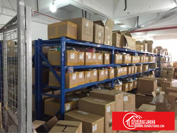 江灏工业区楼上800平，可以分租300和500。