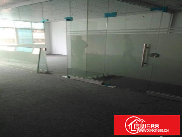 平湖华南城边上工业区楼上168平米带装修出租