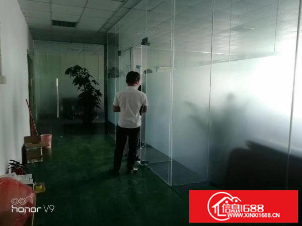 平湖华南城西门带装修二楼500平方厂房出租