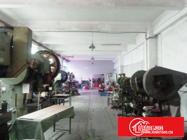 西乡九围，大型工业园区一楼带装修680平厂房出租，租金33元