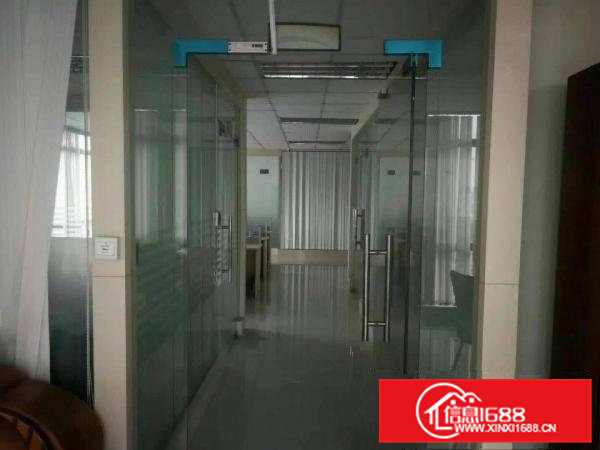 大朗镇佛新工业区一二楼每层800平厂房出租，有装修