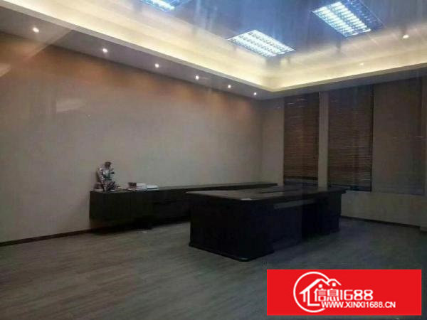 龙城广场地铁口楼上500平创意园出租，可分租