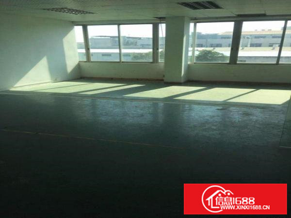 常平卢屋楼上1000平米现成装修厂房出租带地坪漆