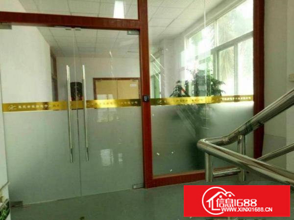 龙岗区四联社区一楼1300平米，带行车厂房出租