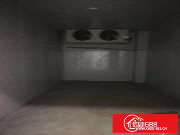 平湖白泥坑工业区1000平方带冷库，净菜设备厂房出租，转租