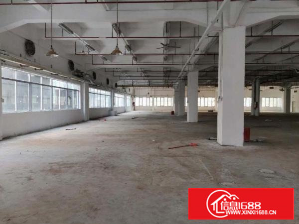 长安厂房出租厦边新出楼上2100平米，水电齐全精装修