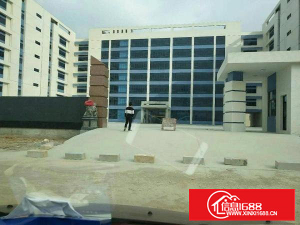 塘厦高速出口新出豪楼上华装修1300平方米厂房出租