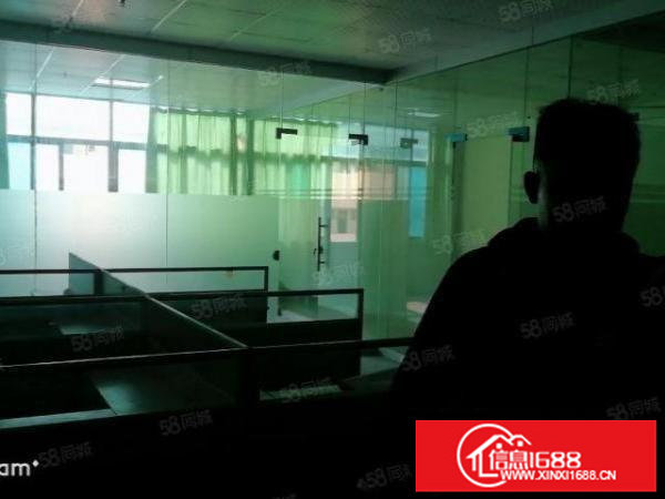 平湖华南城地铁口二楼800平方带装修厂房出租