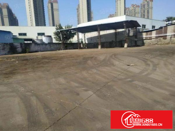 主干道边上独院钢构厂房空地1900平适合做废品站建材堆放停车