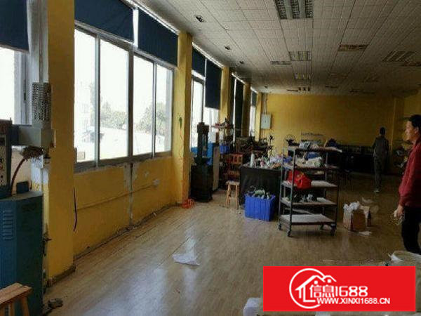 出租龙岗区坂田厂房500平米现成装修水电齐全