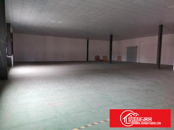 新空出楼上700平厂房出租，装修齐全，可随时拎包生产