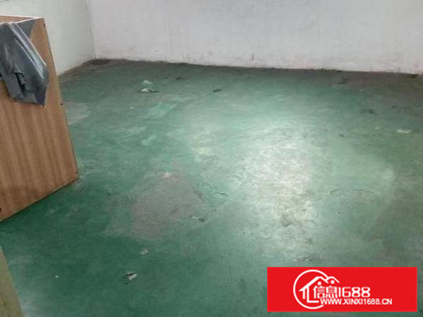 光线好，十字路口交通便利