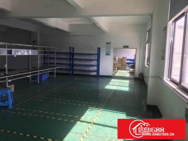 出租龙岗区坪地标准厂房3楼400平，精装修，现成办公室