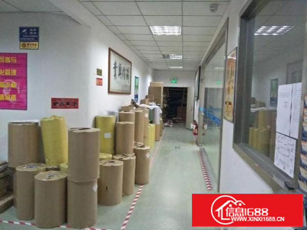 平湖富民工业区楼上900平方厂房出租，大小可分