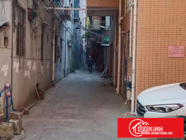 新建厂房，4层半，可停放小车，水电费乙方交。