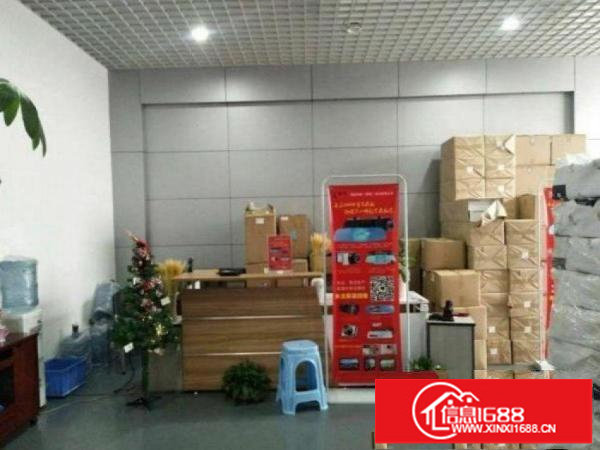 坪山宝山第三工业区带红本厂房5楼800平带装修招租，带货梯