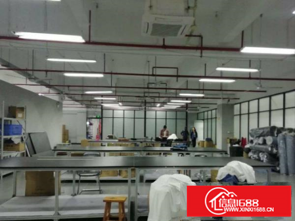 坑梓秀新社区红本厂房楼上880平现场装修厂房租14