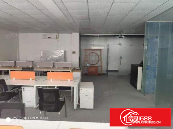 石岩镇中心2楼210平，精装修，无转让费