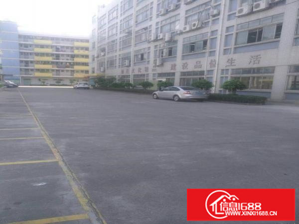 平湖华南城宝来工业区二楼1600平米带装修出租