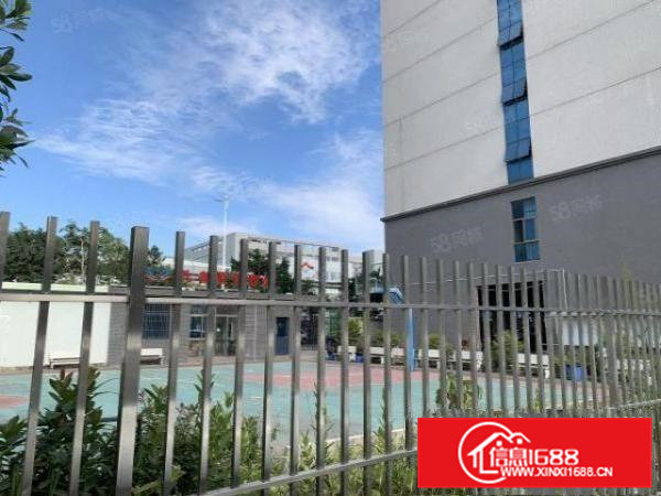 凤岗官井头大型工业园700平方厂房出租可分小面积空地大好进车