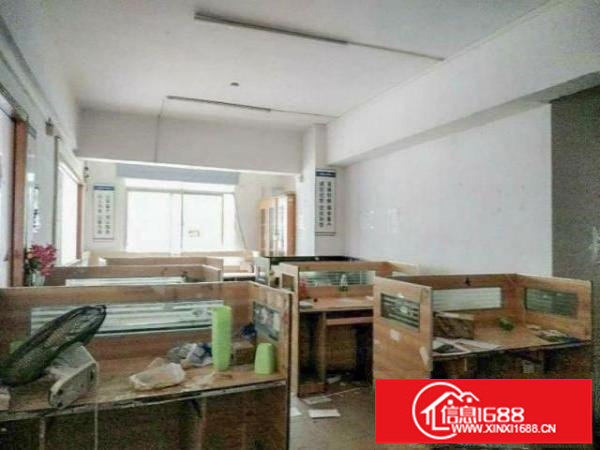 松岗红星社区出租300平米带办公室和电路独院一楼厂房