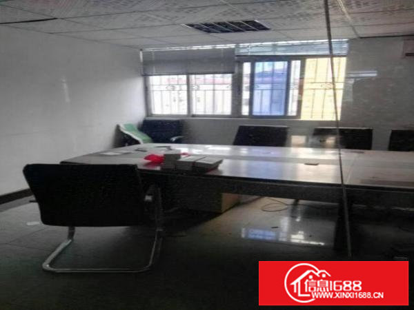 出租龙岗区坂田二楼厂房750平方现成办公带装修