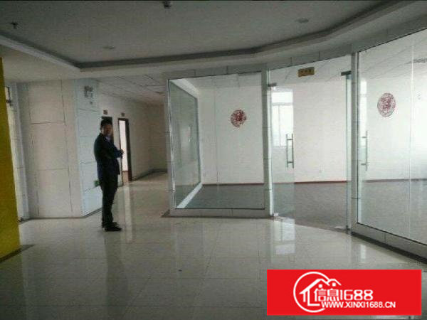 出租龙岗区横岗800平米带装修厂房无需转让费，带办公室前台