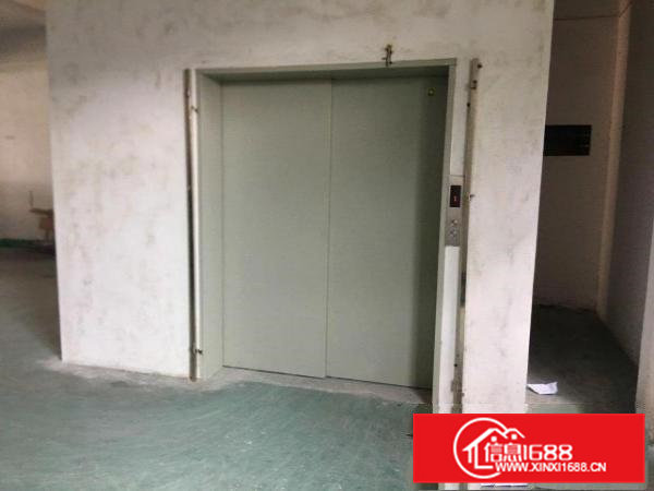 楼上小厂房270方，有电梯