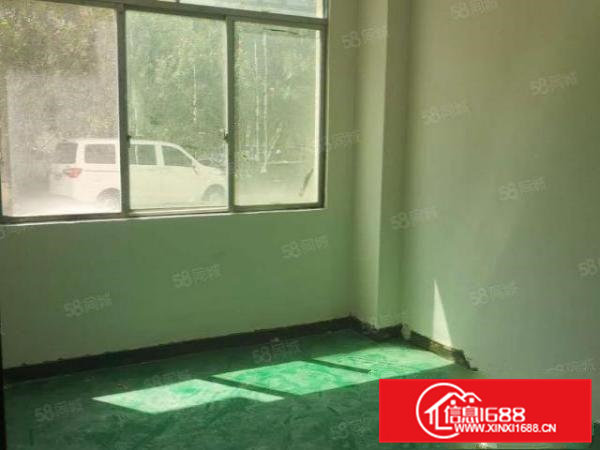 清溪镇三中村新空出一楼带牛角1000平厂房，6米高。水电齐全