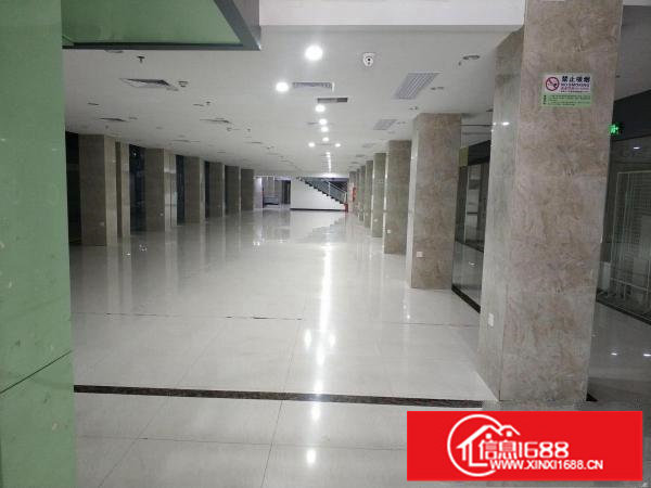 横岗步行街（商场整层招租，可包租）2200平。