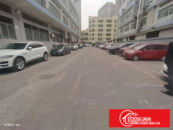 长安镇乌沙雅正学校附近楼上新出680平方水电齐全精装修办公室