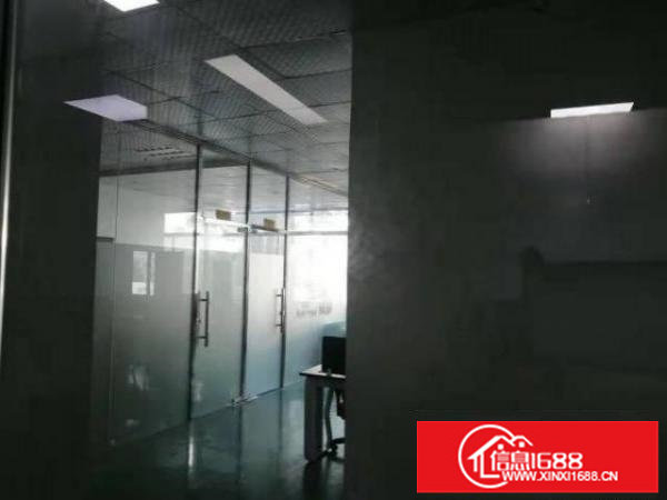 新出大浪嘉安达科技园3楼380平方带装修招租