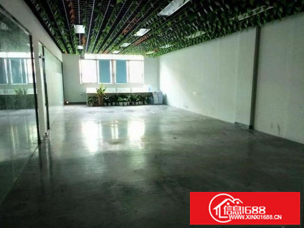 龙胜地铁站附近新出楼上带精装修办公室出租375平方