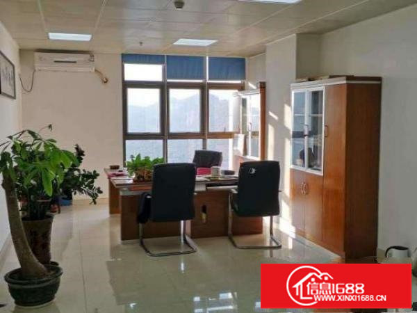 龙胜地铁口新出一套210平3 1格局公摊小形象好