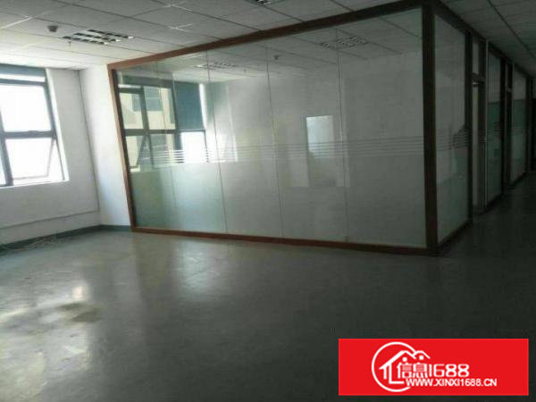 横沥半仙山楼上2400平精装修厂房招租水电齐全