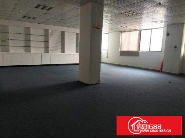 现成装修东莞市塘厦镇沙湖楼上3000平米厂房出租可以分租