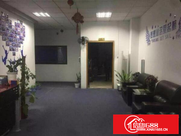 坂田高新工业区新出带精装修厂房675平米，无转让费