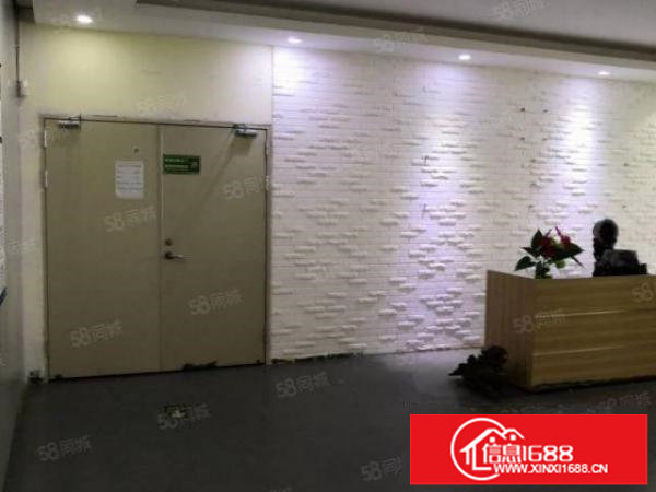 观澜福民新出楼上精装修厂房2000平，空地超大，园区形象好。