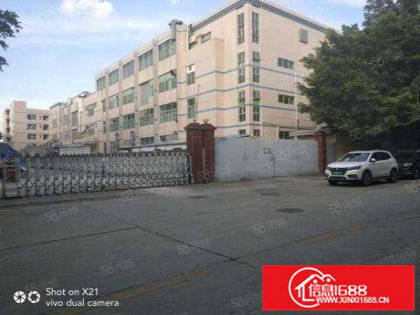 平湖华南城标准厂房招租，一楼，二楼各900平米三楼600平米