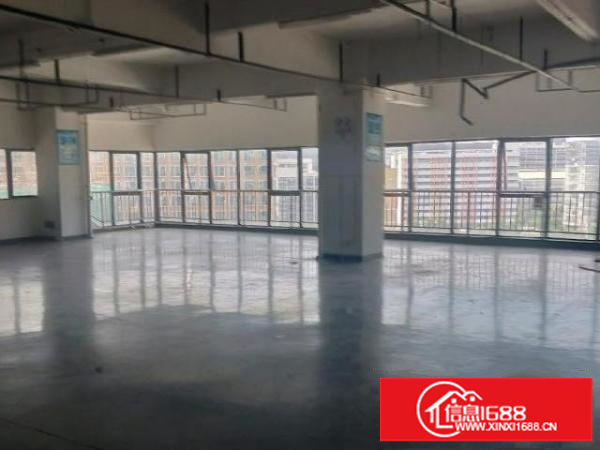 办公室带仓库，地板漆完好，采光性好。