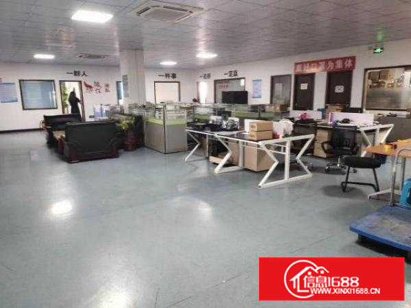 石岩北环地铁口附近新出楼上1900平方带装修厂房出租