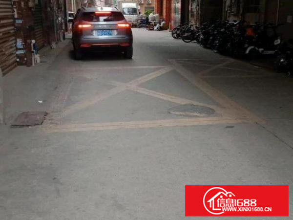 此地方同东莞松山湖交界，大小货车出入方便