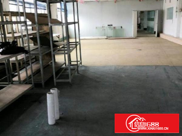 长安镇厦岗楼上500平方水电齐全有办公室.二吨货梯直达