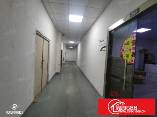 坂田天安云谷旁楼上550平精装修厂房出租，水电齐全