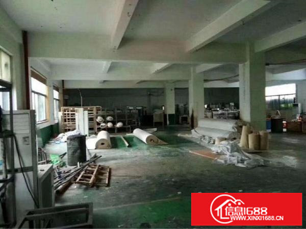 杨美一楼5500平方，有卸货平台和消防喷淋。