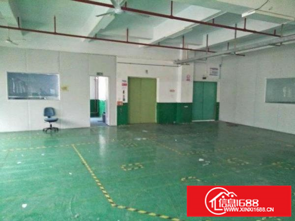 平湖辅城坳工业区3楼900㎡厂房招租，临近高速口