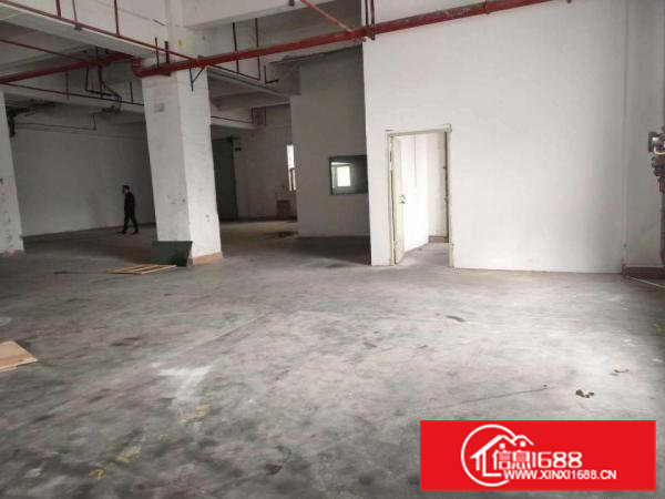 标准厂房一楼700平，厂房方正实用。证件齐全，招工方便。