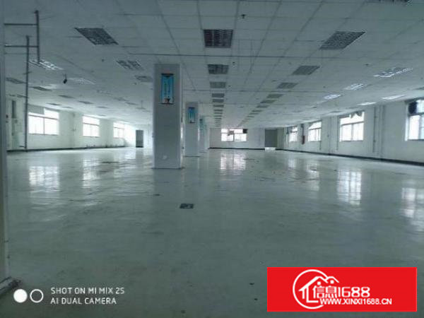 厂房3100平方，宿舍1000平方，电300千瓦，有电梯