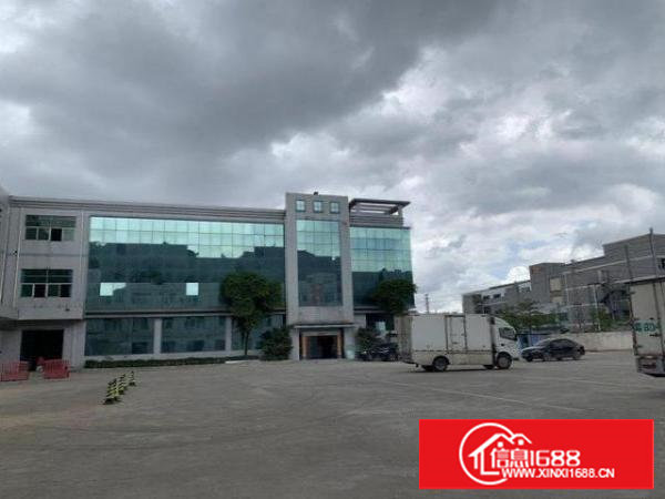 离高速路口近，空地超大，800平，价格低