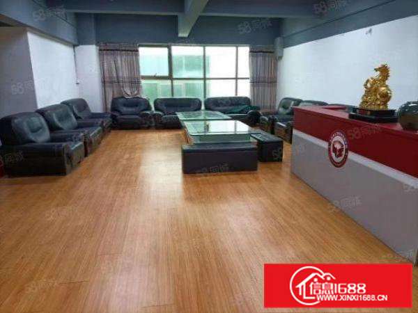 横沥镇模具城新出原房东分租标准厂房一楼300平带航车现成装修